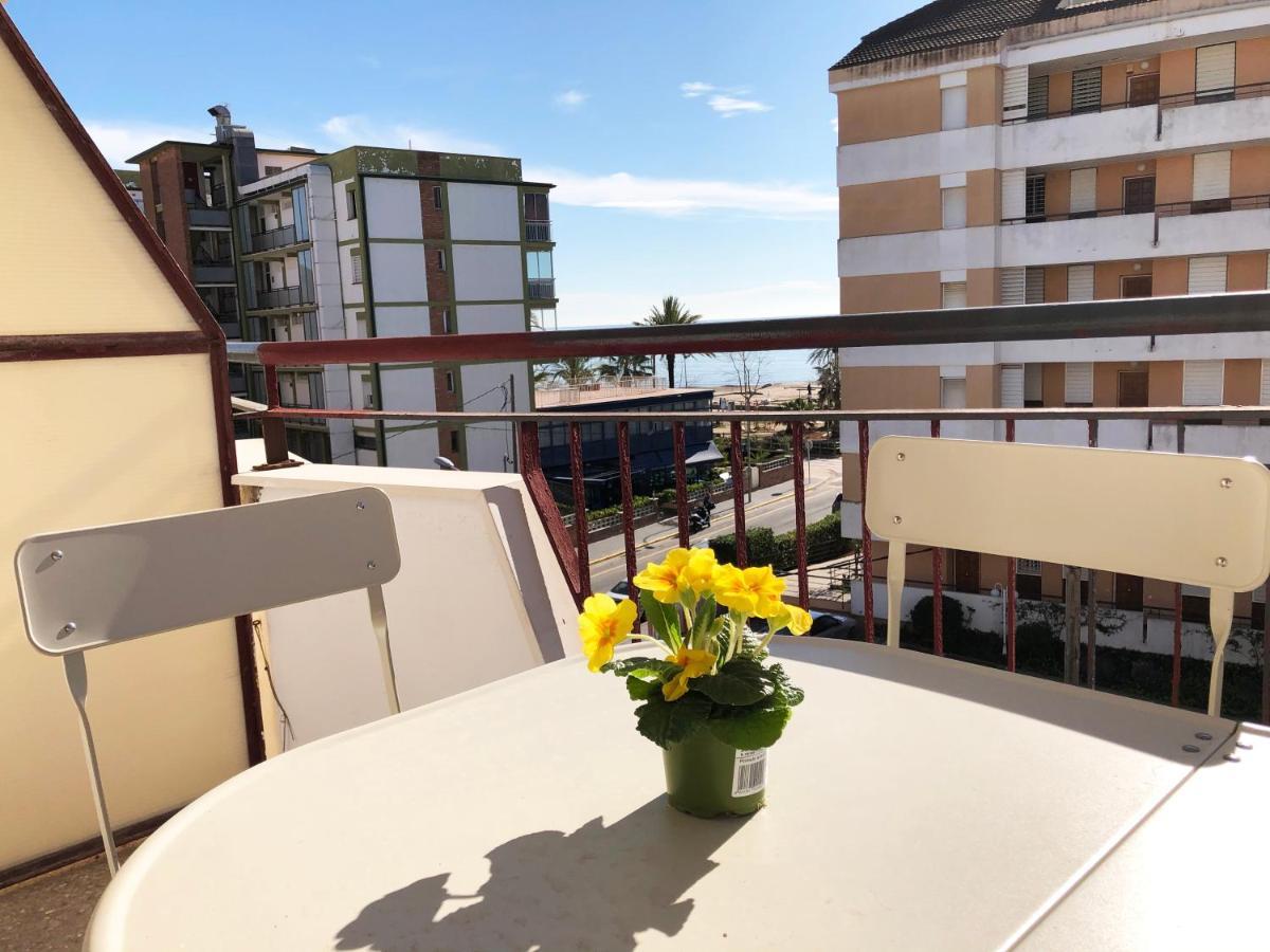 Lovely Seaside Apartment In Front Of Calafell Beach And Cunit Beach Segur de Calafell Exterior photo